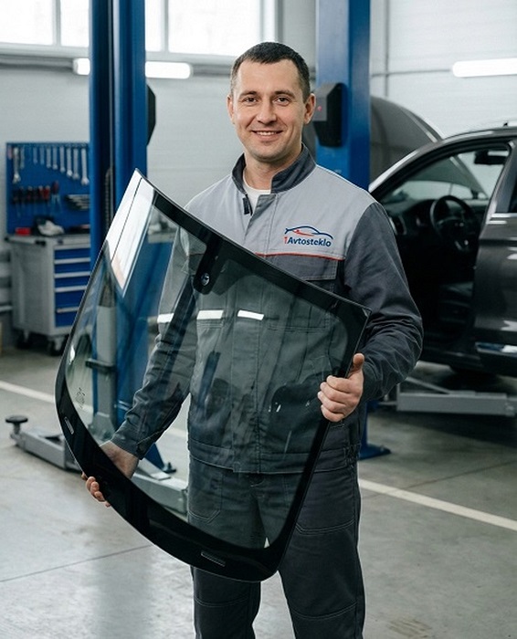 эксперт по автостеклам Владимир Стекольников